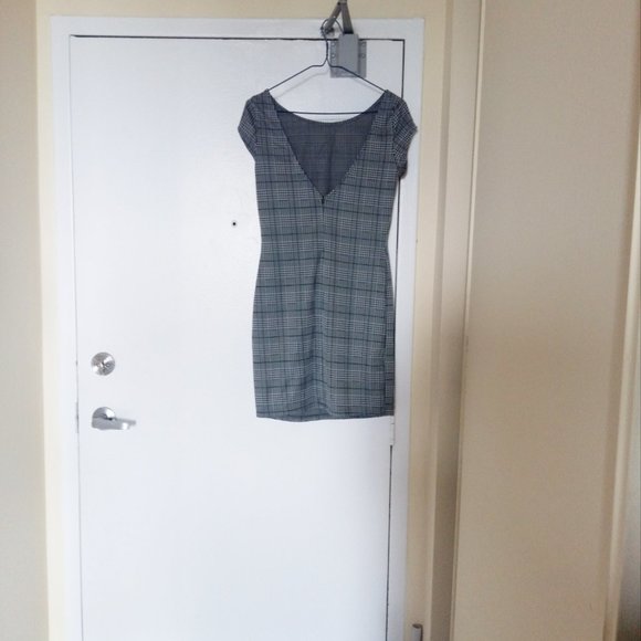 SOLD !! Free with purchase over 250!! Boat neck Formal mini dress ( 2 for 30$) - Picture 3 of 3